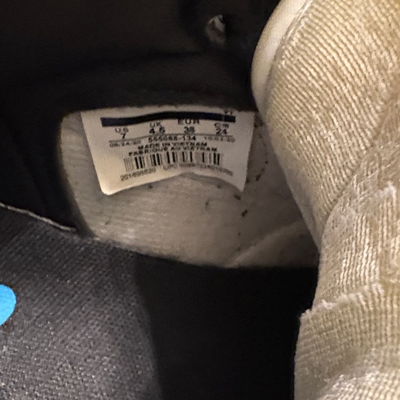 Nike Air Jordan 1 Retro High (1985 style), made in Vietnam. US size 7 / EU 38. - Picture 7 of 15